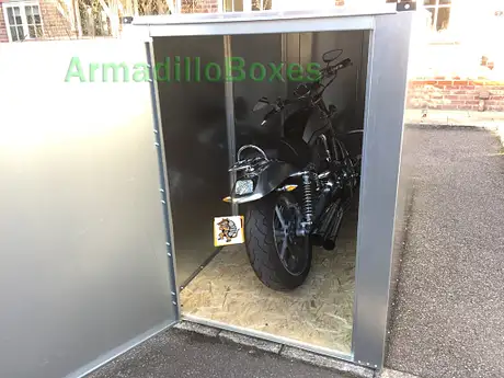 Harley Box 9ft long 4ft wide
