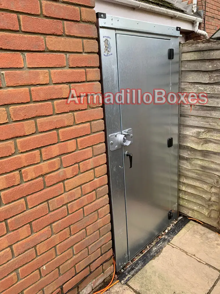915mm wide 5 m long (16ft) storage Door each end