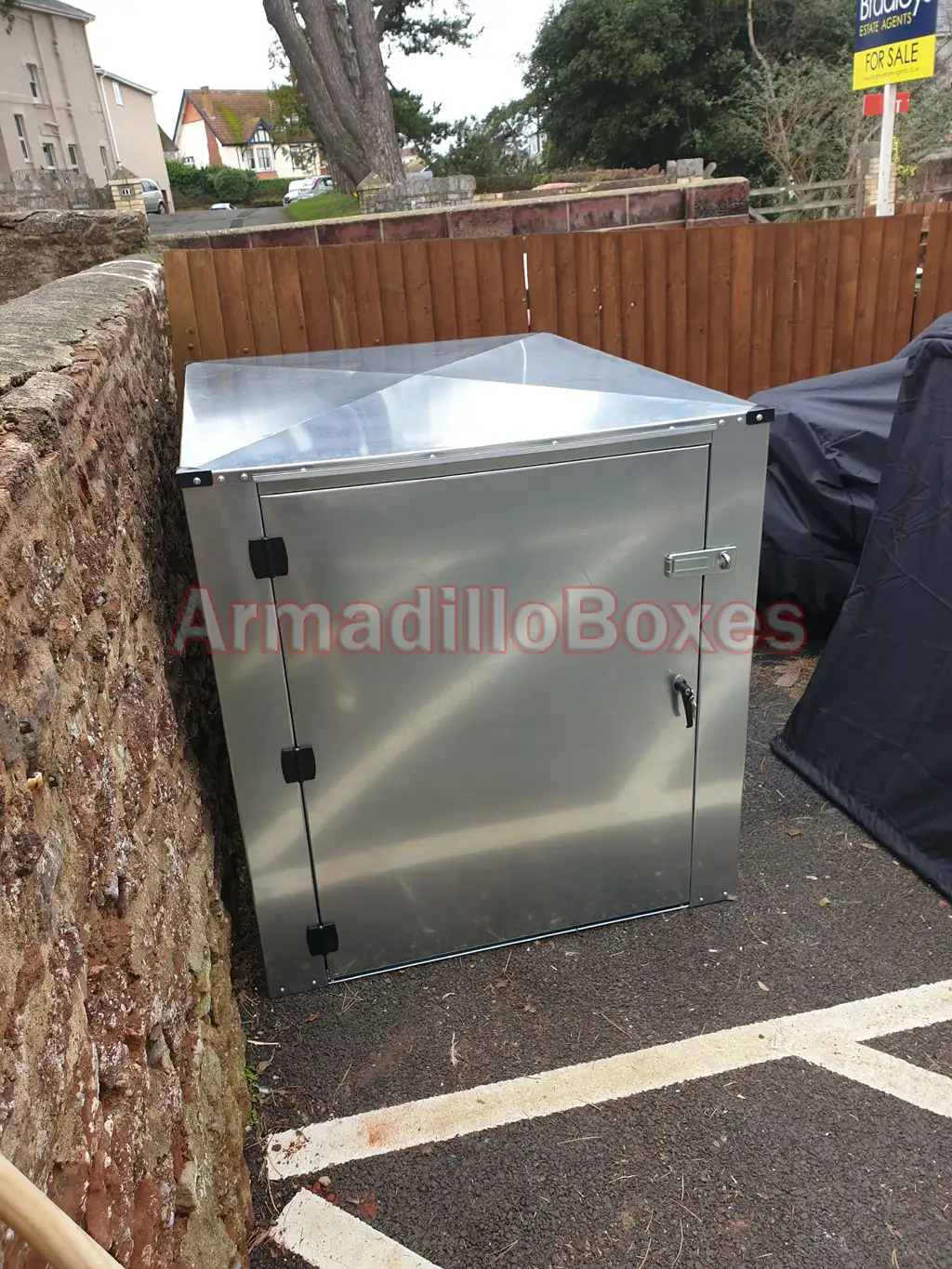 Secure Bike Shed heavy duty Secure single cycle storage